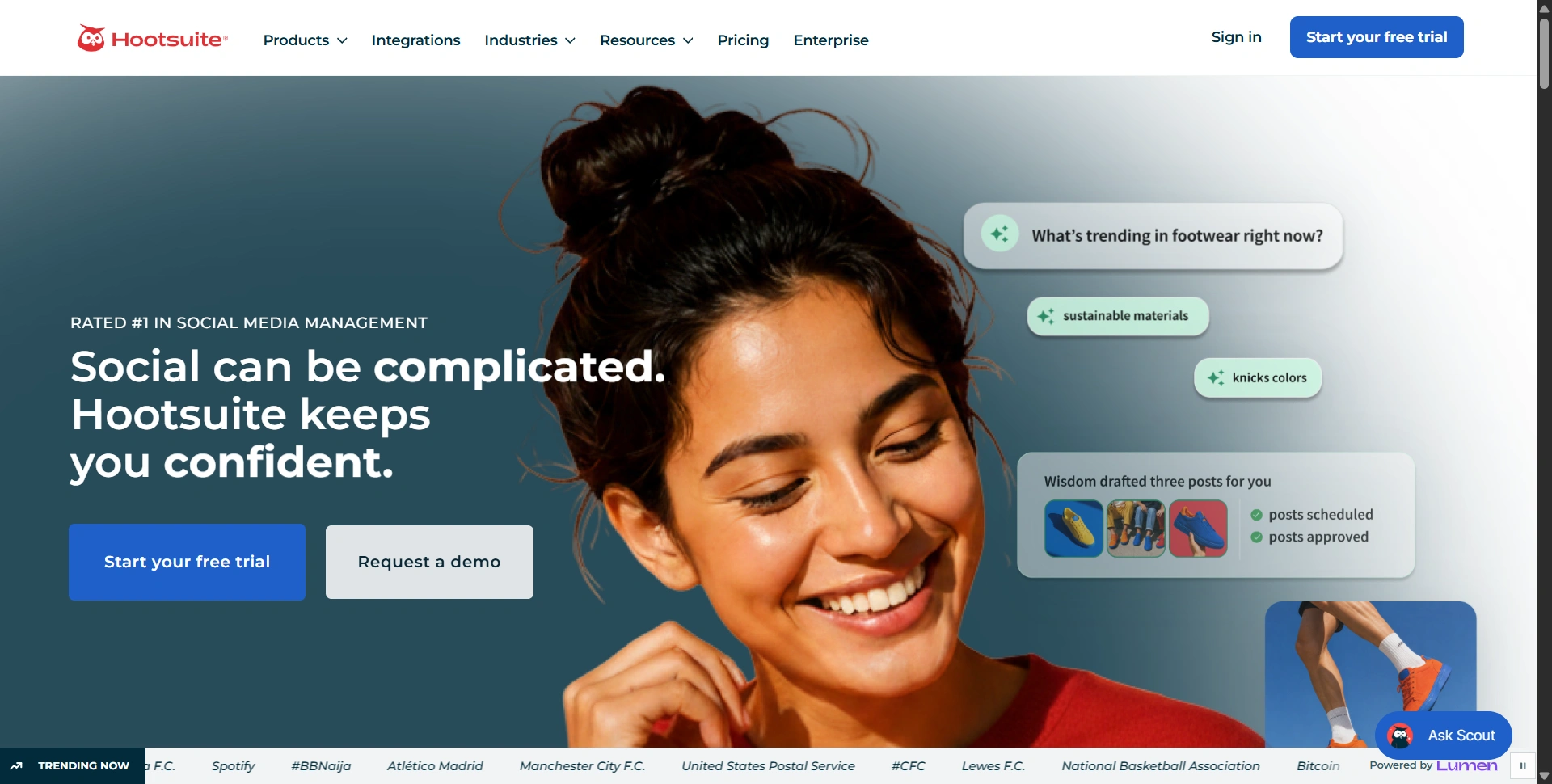 Hootsuite website presenting its social media management suite